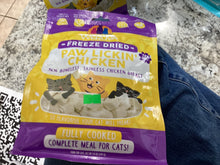Freeze dried paw lickin chicken cat food 7 oz