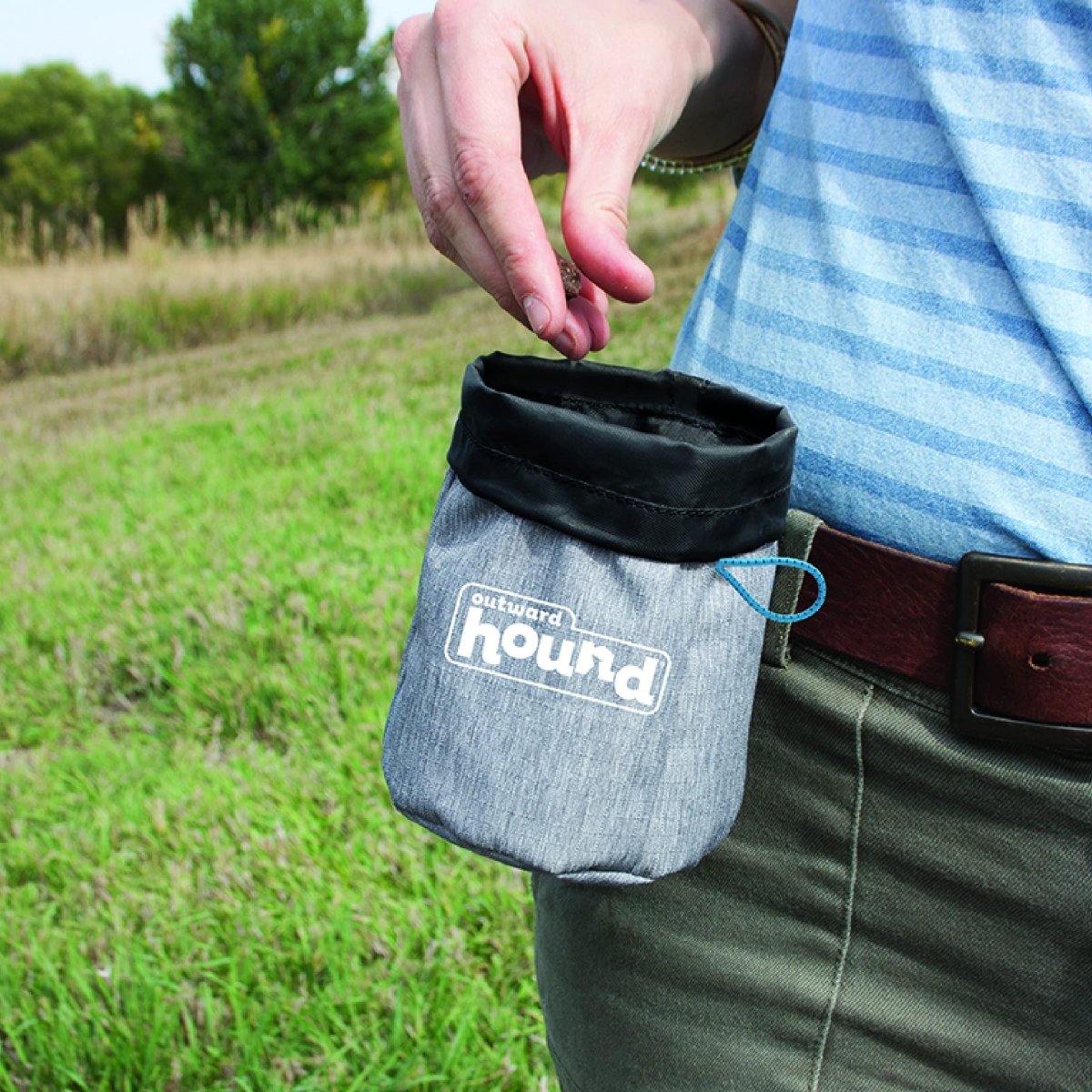 Outward Hound Treat Tote Hands - Free Dog Training Pouch