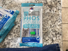 Phos focused treats chicken and tilapia formula 5 lickable cat treats